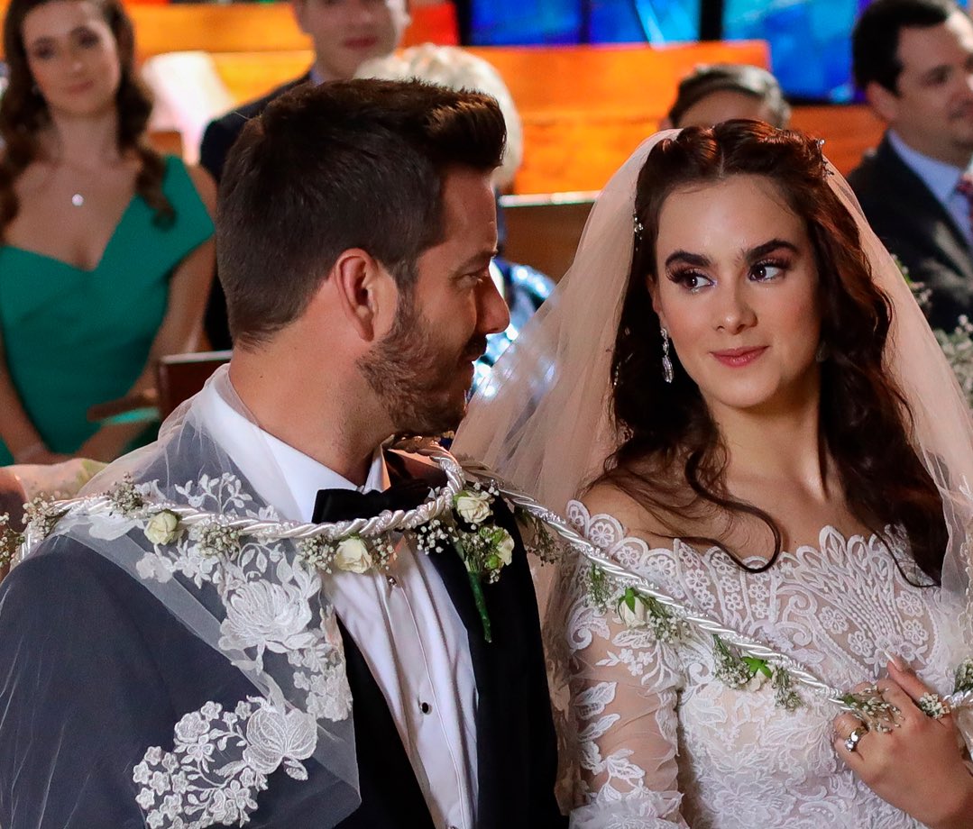 Esta historia de amor, se terminó de diseñar. 

#DiseñandoTuAmor 
FINAL DTA