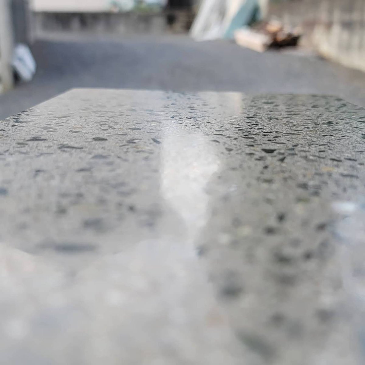 好評なコンクリートブロック研ぎ出し仕上げ。 これは研ぎ師匠の作品