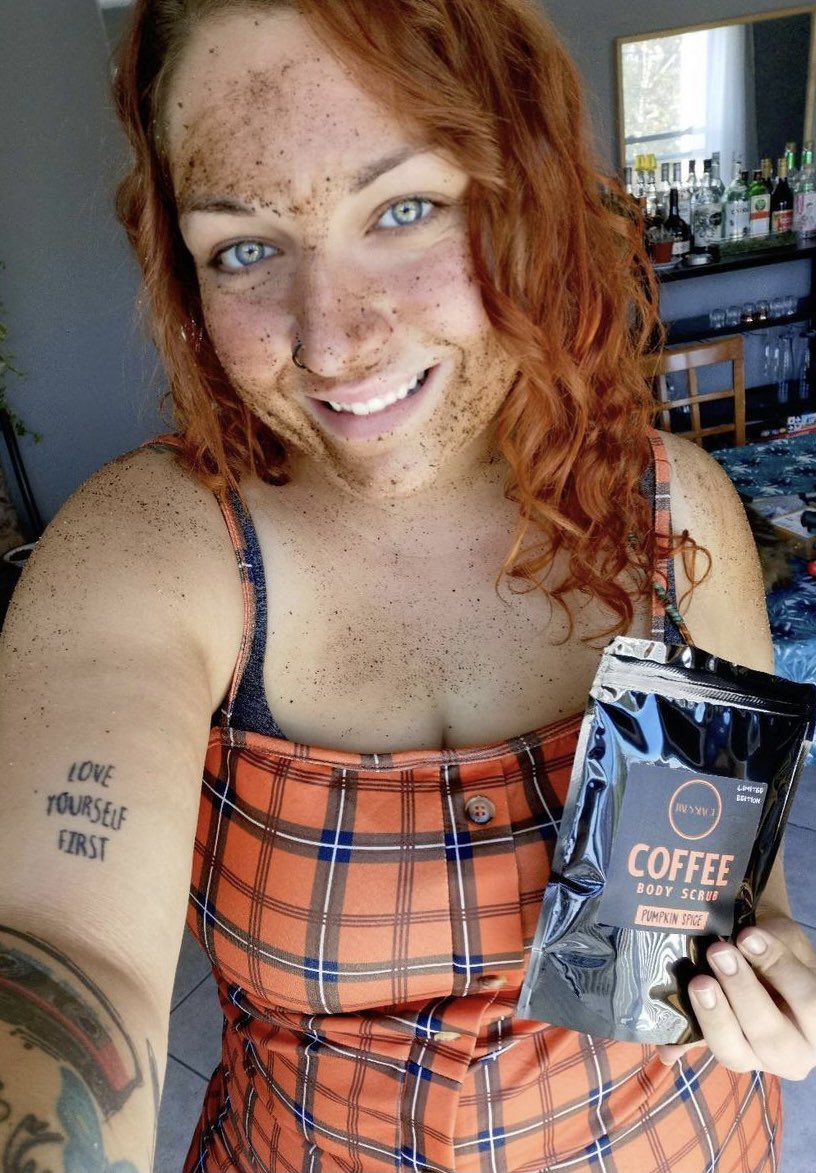 Janessence_'s tweet photo. Spice up your skincare routine with our Pumpkin Spice Coffee Body Scrub ☕️🎃🍂⁣
⁣
Shop yours now 🧡 https://t.co/keqLPCSbn0⁣
⁣
via @deux_steamers_une_frite 
⁣
#janessence #janessencebabe #organic #natural #vegan #skincare #pumpkinspice #pumpkinseason #coffeescrub https://t.co/sG1BK6Z6H1