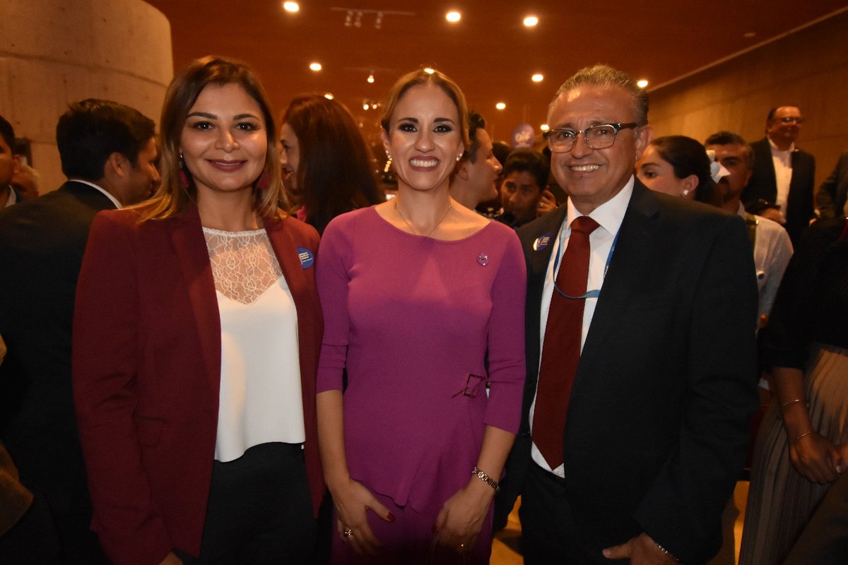 IsaOrtizDIF's tweet photo. Servir a las familias irapuatenses que más lo necesitan ha sido el más grande honor. Todos los días durante estos 6 años trabajamos con entrega y pasión para servirles y mejorar sus condiciones. Agradezco la confianza del Gobernador @diegosinhue y @AdrianaRamLoz en este camino. https://t.co/H4YcPQZhCS