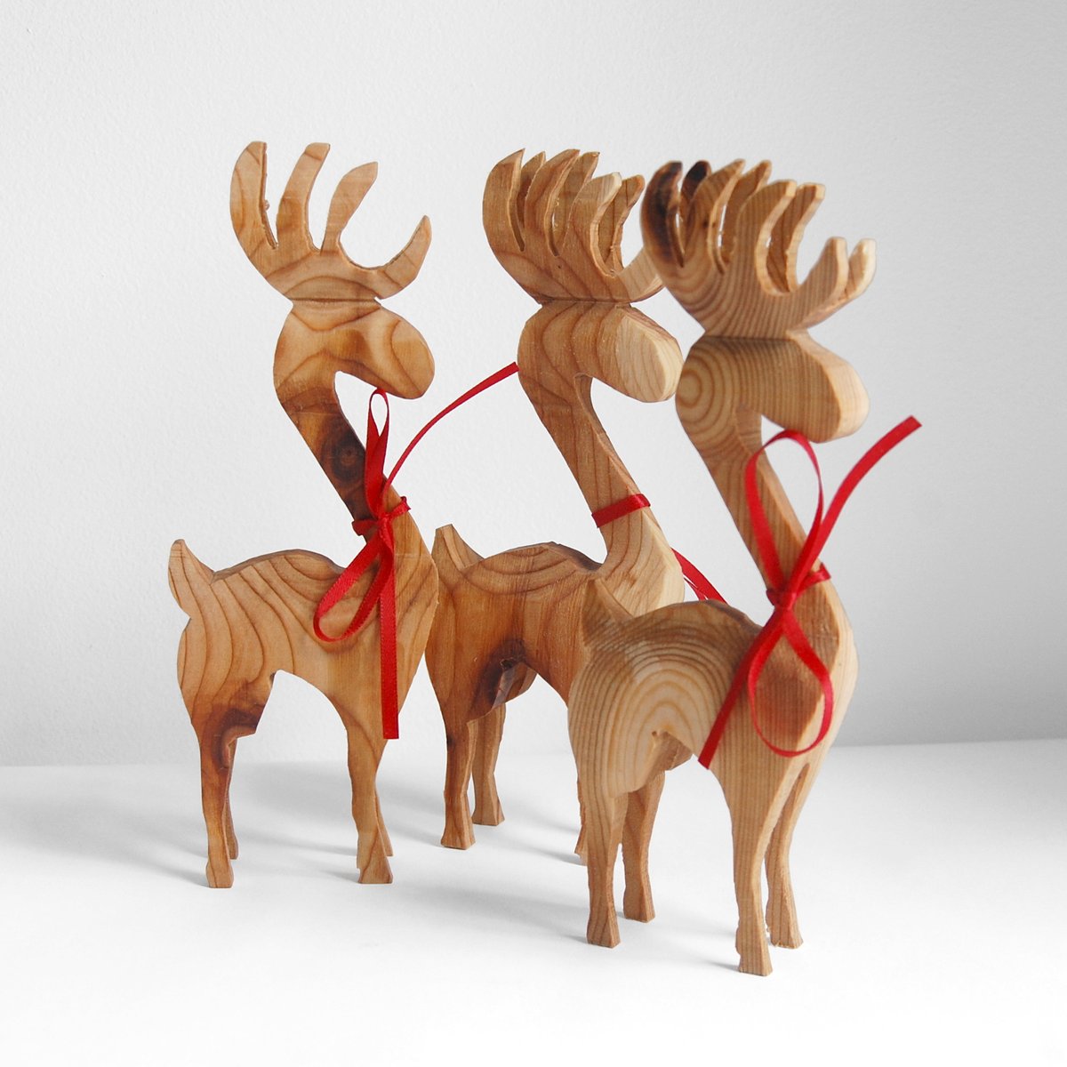 Fred_ArtWalk's tweet photo. Joe produces handmade pens in native and exotic woods and acrylics, as well as wooden Christmas decorations and toys. 

#dtk #woodworking #FAW2021 #kitchener https://t.co/G3iC9r1WTo