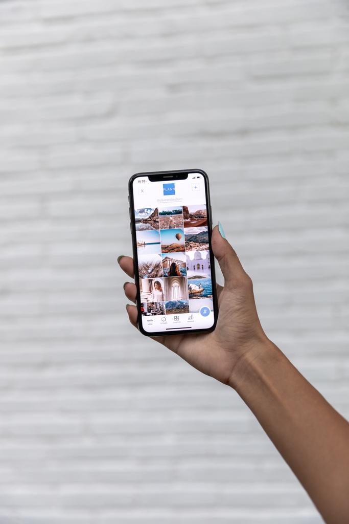 LiveShelf's tweet image. 70% of consumers search for products they need to buy on Instagram and Facebook. Capture a new audience for your e-commerce in real-time. 📲💕 
#LiveShelf #SellBetterLive

#livecommerce #startup #ecommerce #influencers #socialmedia #socialshopping #liveshopping #livestream