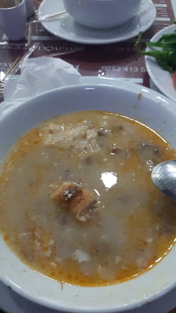 Saat gece 2, kelle paça saati, yan masa Karamanoğulları beyliginin gucunden bahsediyor. Abi siz ne ictiniz, bu saatte Konya'dan bahsediyorsunuz. Harbiden ne ictiniz abi??
