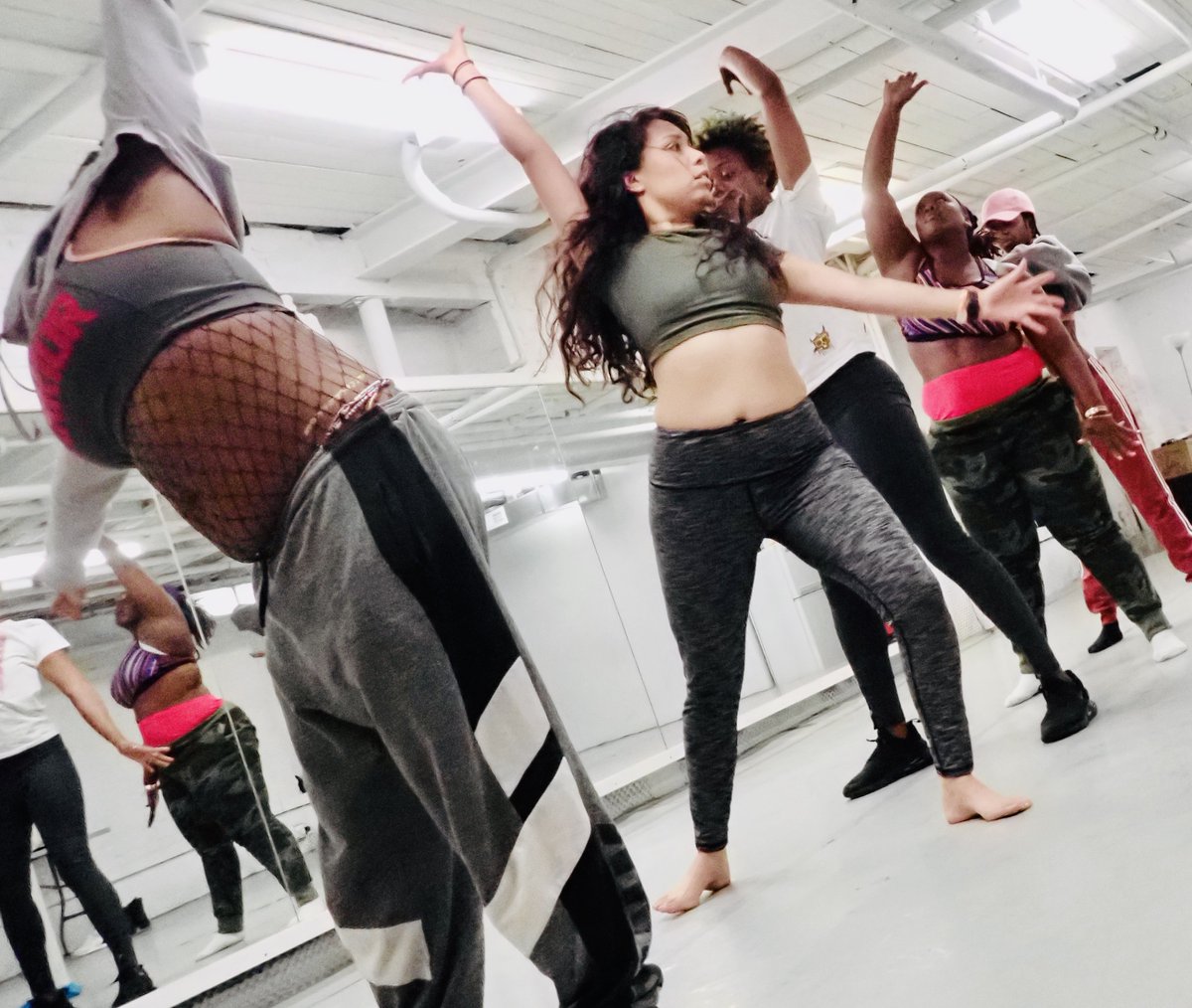 Mocha! The awesome Chicago choreographer and artist in residence at Clinard Dance rehearsing with her dance troupe. #bodyconfidenceforqueens,#africanamericanchoreographers,#seechicagodance,#mochamocha,#motivationalmondays