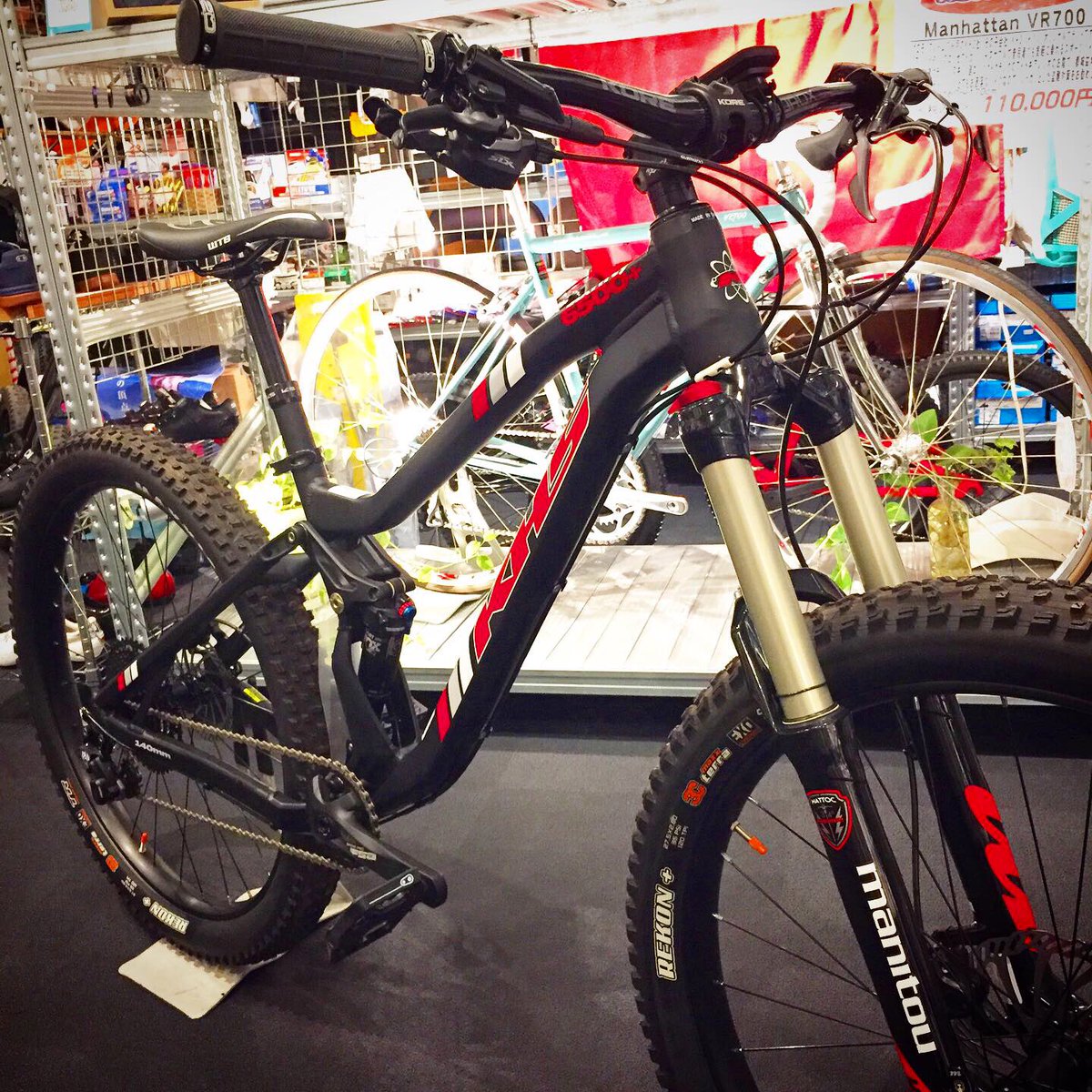 nikovland's tweet photo. 【納車お礼♪】
通勤も楽しくワイルドに。珠玉のマウンテンバイクをチョイス頂きました！

明日の午前中は、『トラ車/MTB練習会in冲水橋』を、雨天でも(笑)開催！！

《都城ニコフランド 本日10〜19時営業》
https://t.co/yJj80Ihxj2
#納車 #お礼 #自転車 #バイク #khs #フルサス #sixfifty #mtb #遊び https://t.co/eD2mJczwjg