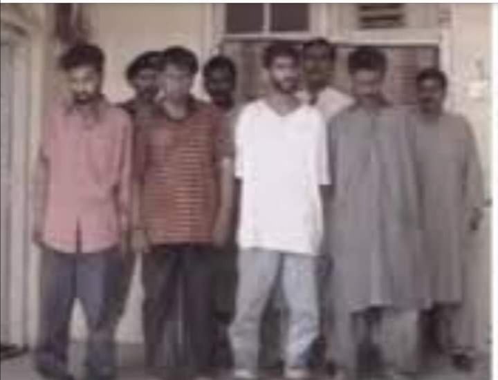 abdul_wasay0803's tweet photo. 10 اکتوبر 1995 کے شہید عظیم سپوتوں کو سرخ سلام 

گلاب رنگت حسین چہرے فضاؤں میں جگمگا رہے ہیں ۔
ظلم کی سرحد عبور کر کے شہید حق مسکرا رہے ہیں ۔
@AltafHussain_90 https://t.co/ldcRktPMhk