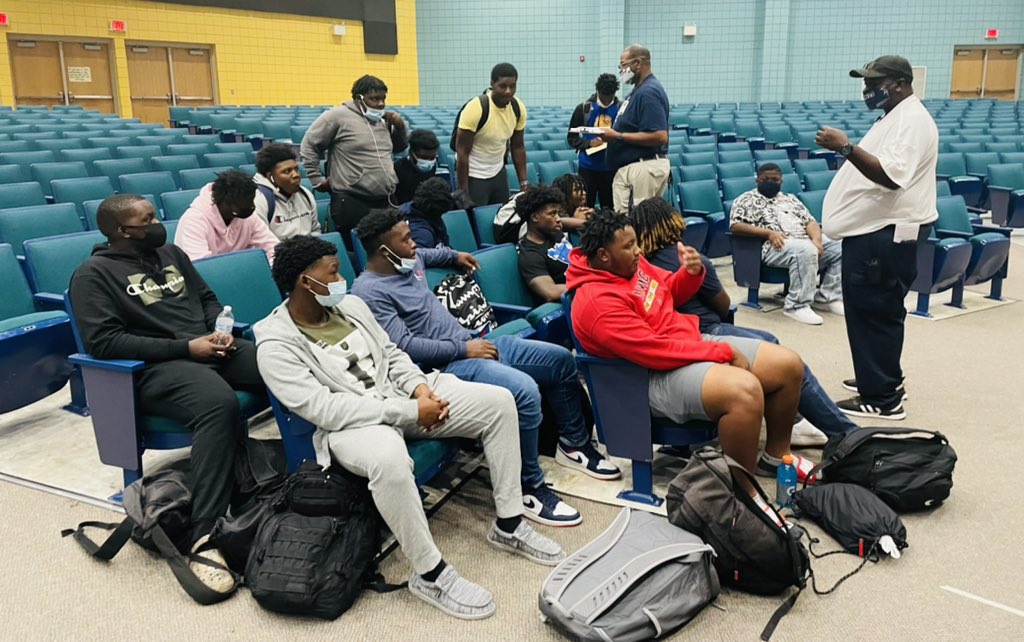 SouthsideDMOP's tweet photo. Today we met with new members and former members of DMOP. We discuss our vision and hope for the group. This is the first time we met since COVID started. We look forward in our October 29th meeting with the young men. We expect lower class young men will attend the 29th meeting. https://t.co/7J8wiFPTxj