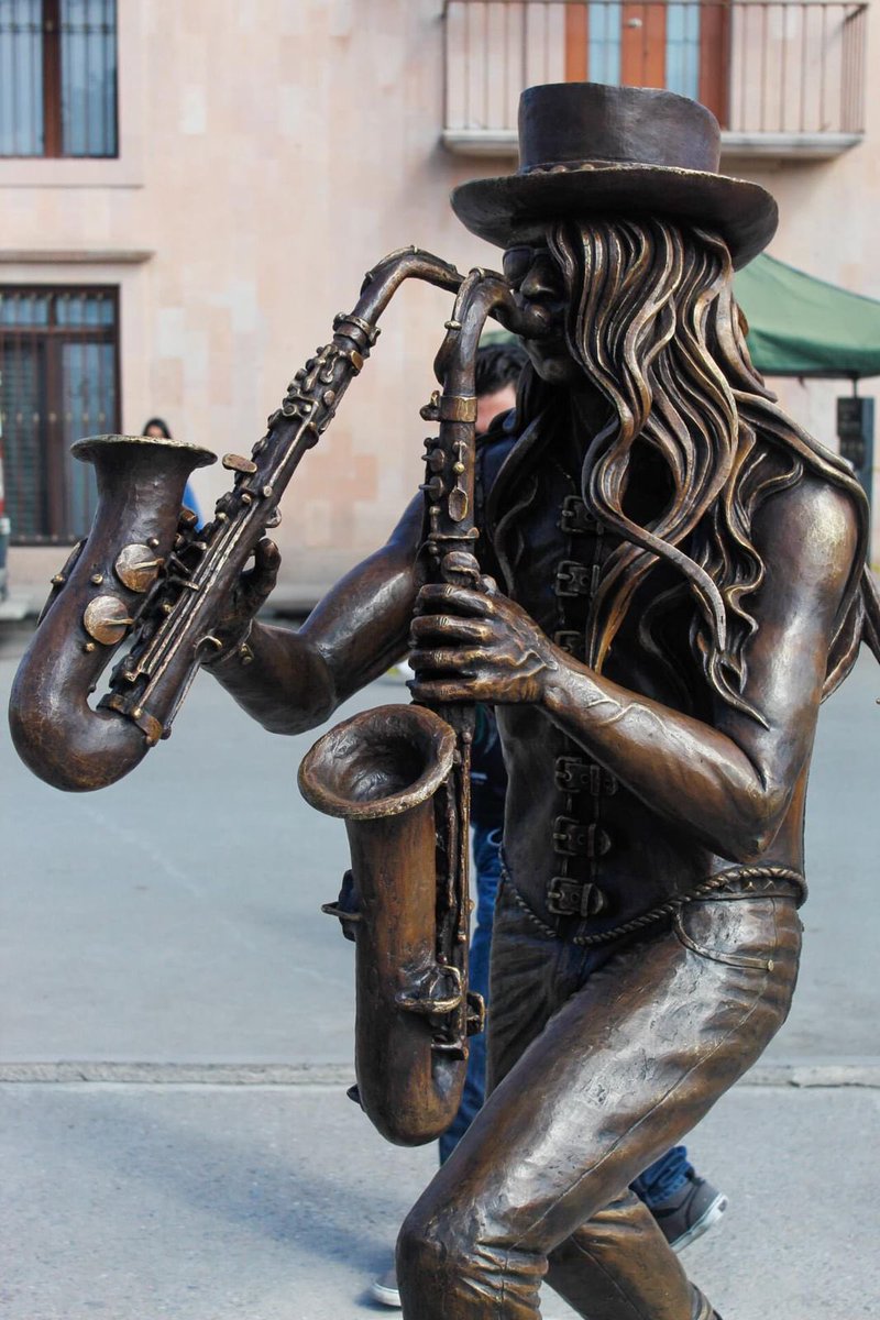 MalditaVecindad's tweet photo. El ayuntamiento de Soledad de Graciano Sánchez. San Luis Potosí tierra natal de Sax inaugura la estatua que muestra a Sax como uno de los ciudadanos ilustres e impulsores de la cultura en su ciudad. Vuela alto carnal, juntos en miles de historias. https://t.co/7GyuGTj1i6
