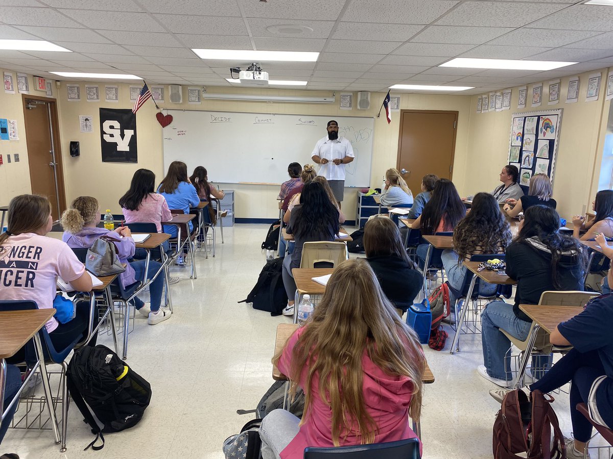 CoachAwolf's tweet photo. Thank you @MackeySpeaks for coming out and speaking to the DETERMINATORS!! @CoachRandle23 @SVRANGERSB #decidecommitsucceed #smallwinmoments #countingcoins https://t.co/QKg6wihP2h