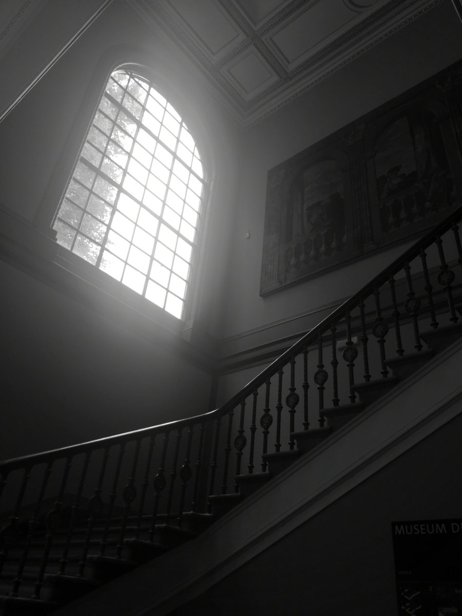 Lifethroughale5's tweet photo. #albertandvictoriamuseum #museum #architecture #London #photography #blackandwhitephotography https://t.co/2aRMftBCJO