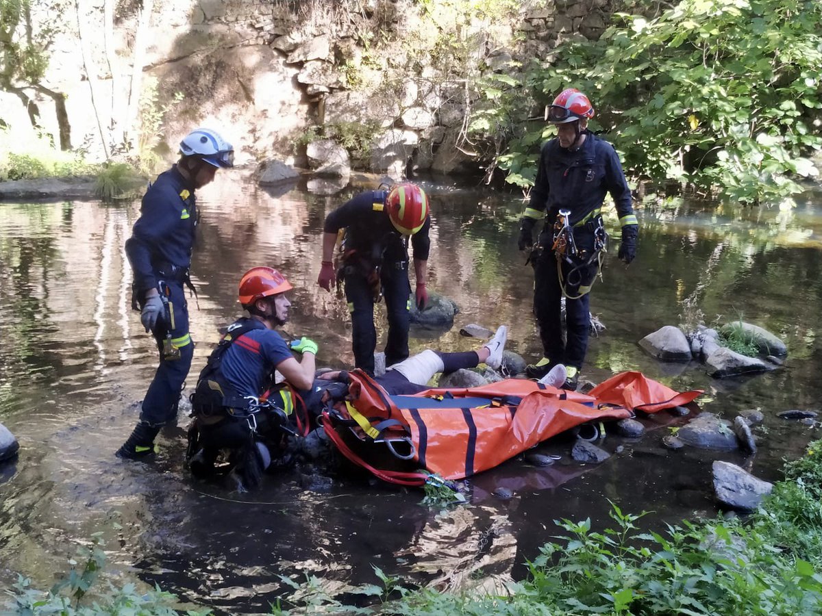 Algunos de los impresionantes escenarios del simulacro final de las XX jornadas de Bomberos de Béjar. <a href="/BomberosFuenla/">Bomberos Fuenlabrada</a> y <a href="/bomberosjaen/">Bomberos de Jaén</a> también han participado en ellos.
🚒🚒🚒
#bomberos #pompiers #firefighters #Incendios #accidentes #rescate #rescue <a href="/BomberosSpain/">Bomberos España</a>