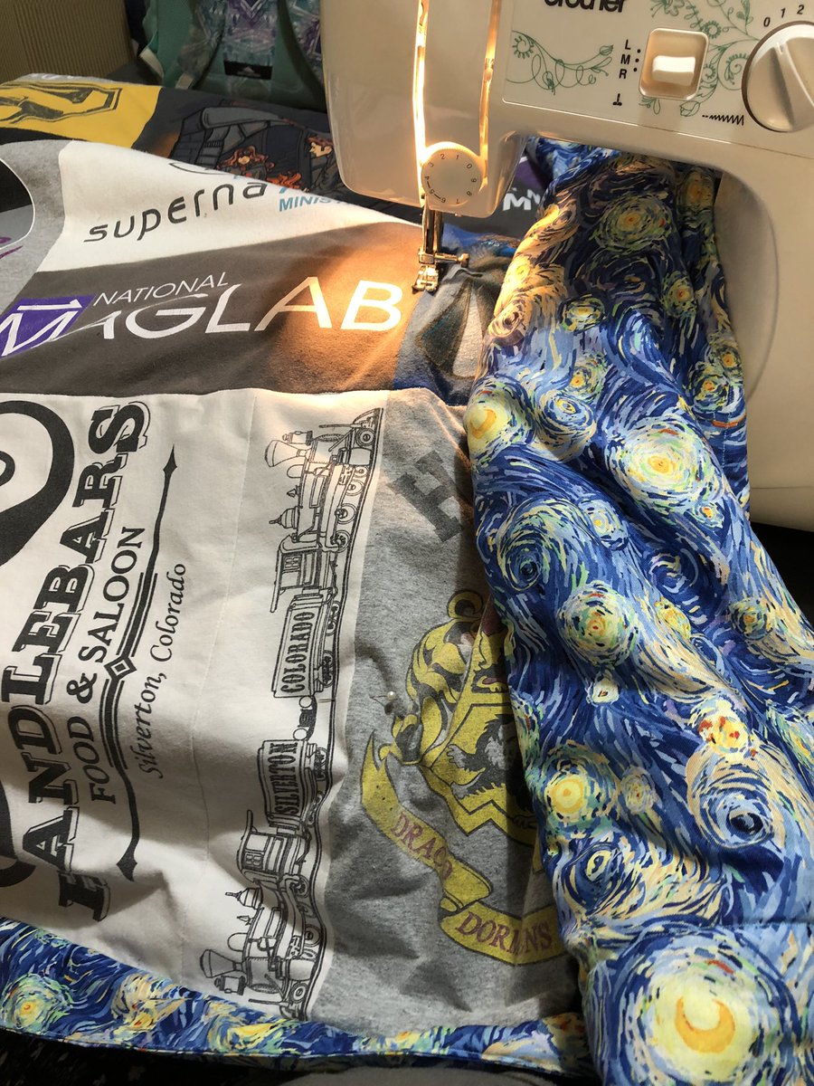 chelsieb_rocks's tweet image. Finally finishing my quilt - doing the actual quilting part now 🧵🪡