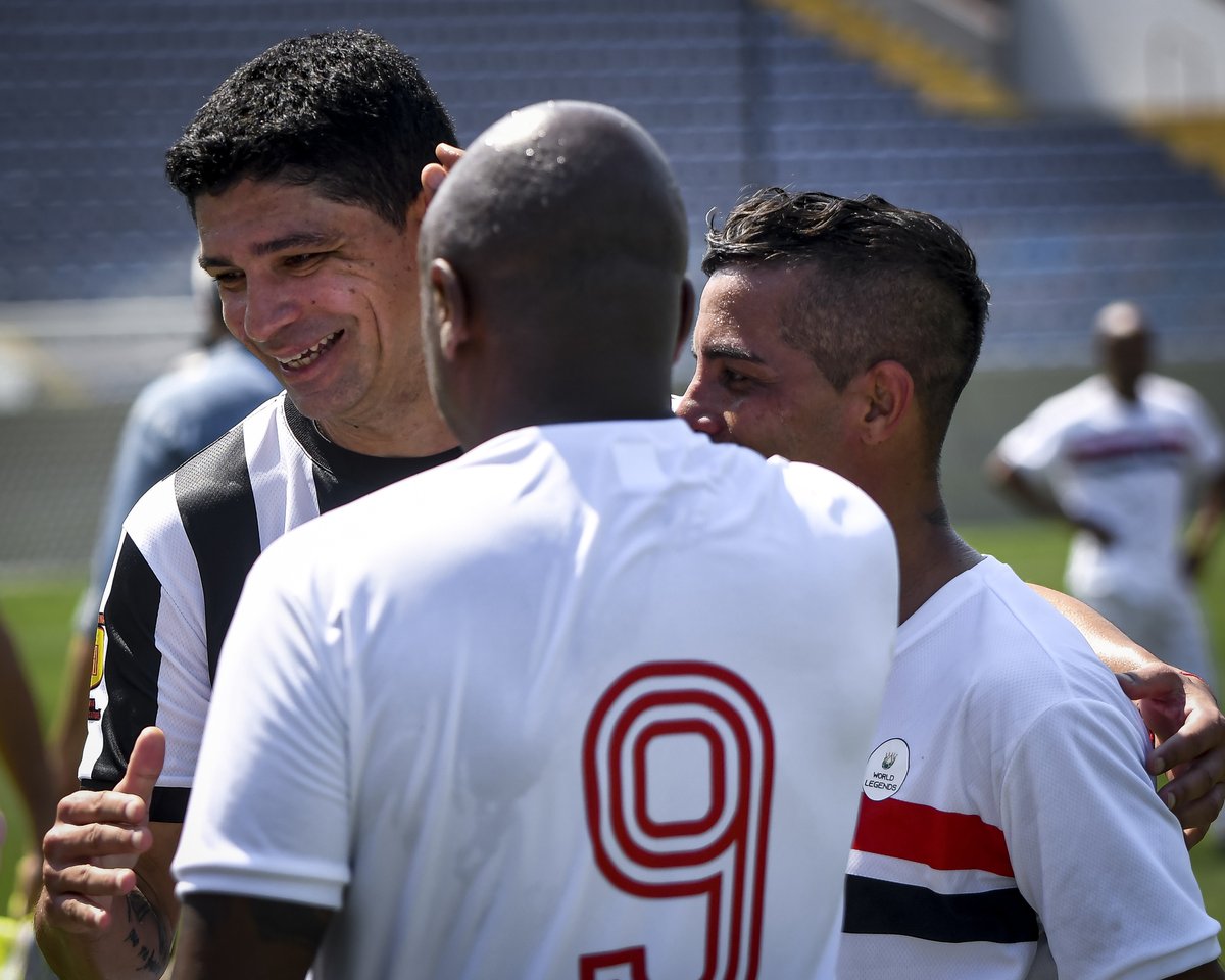 wlegends10's tweet photo. Amanhã tem mais encontro com o @renatinho_8! Craque de bola!📸
#CopaBrasilWLegends
Créditos: @caiohenriquefoto/@andre.anselmofotos
#worldlegends #lendasdofutebol #futebolmaster #futebolarte #futebolraiz https://t.co/uLkIYGOPLQ