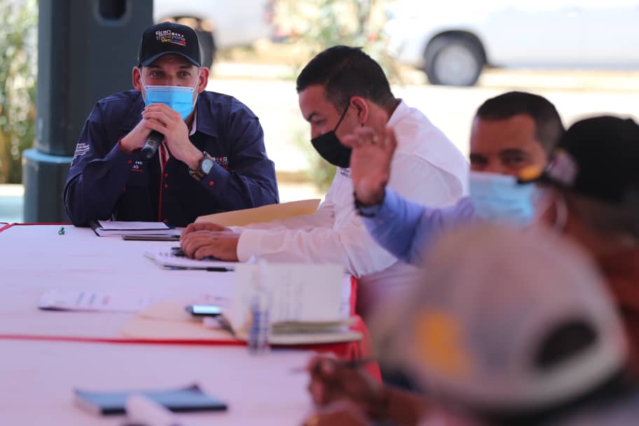 mintransporteve's tweet photo. Desde #Falcón hemos iniciado el plan de visitas junto a los ministros y pdtes. de entes de la #VSOPS instruido por nuestro Pdte. @NicolasMaduro, para conocer y accionar en las problemáticas que atañen a las comunidades. #LoDijo G/J @NestorLReverol https://t.co/iqZO78VaZW