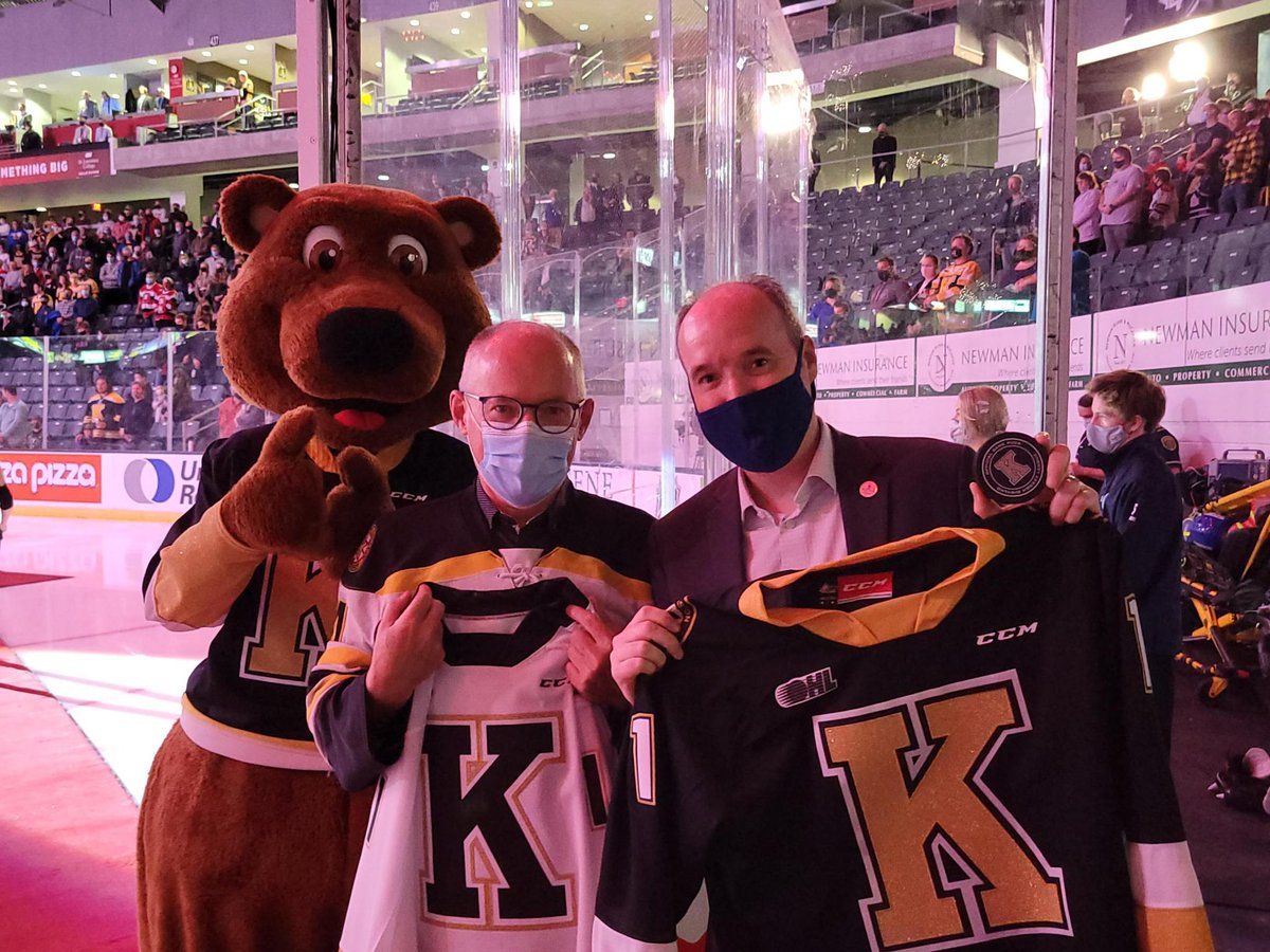 MayorPaterson's tweet image. So great to join Dr. Kieran Moore tonight to drop the ceremonial puck and kick off the new @KingstonFronts season! Welcome back everyone, and GoFrontsGo!
