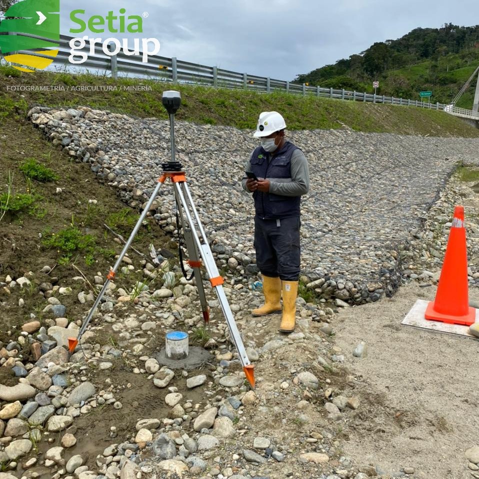 setiagroup_ec's tweet photo. Seguimos trabajando ....... está ves en la amazonia sur del Ecuador, dónde ayudamos a identificar zonas deforestadas con drones profesionales equipados con sensor multiespectral y sistemas GNSS.

Cliente: Lundin Gold

https://t.co/OCe4qKHd3x https://t.co/KeDSh6JWLj