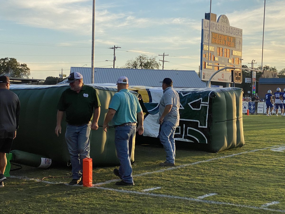 ReneeSc47619923's tweet photo. Setting up for Taylor Duck Football. Let’s go Ducks! #thisisTaylorISD #TaylorTough https://t.co/cNKTk1wajF