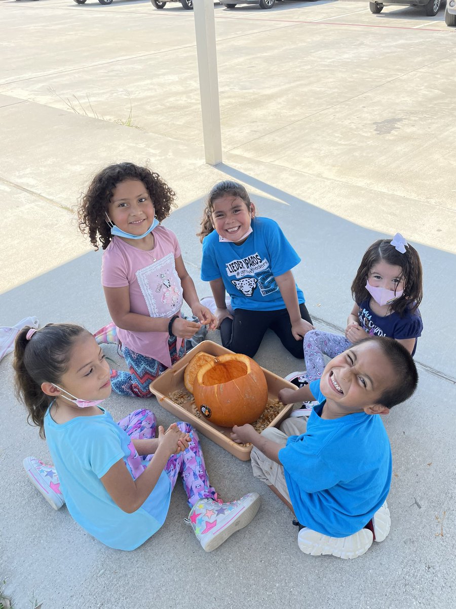 MrsPrivratsky's tweet photo. Pumpkin Week🧡 @CFISDLieder #growinglieders https://t.co/FuTEkGk6v7