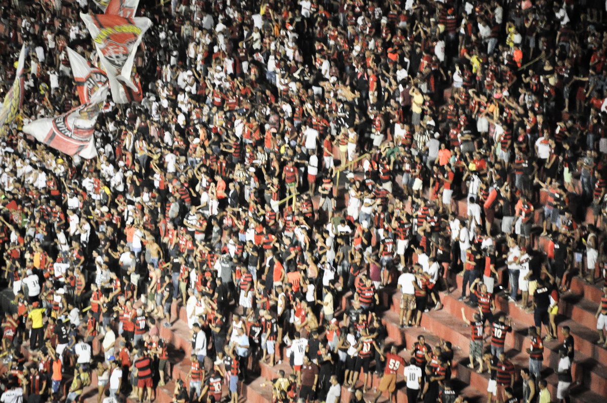 Elasnabancada2's tweet photo. TORCIDA LIBERADA! ❤️🖤

Na noite desta sexta, o governador Rui Costa informou em suas redes sociais que o torcedor poderá voltar ao estádio. Inicialmente, 30% da capacidade será ocupada somente para quem estiver com a imunização completa contra a COVID. 

📸: @v_ferreira10 https://t.co/vV2b2gsauR
