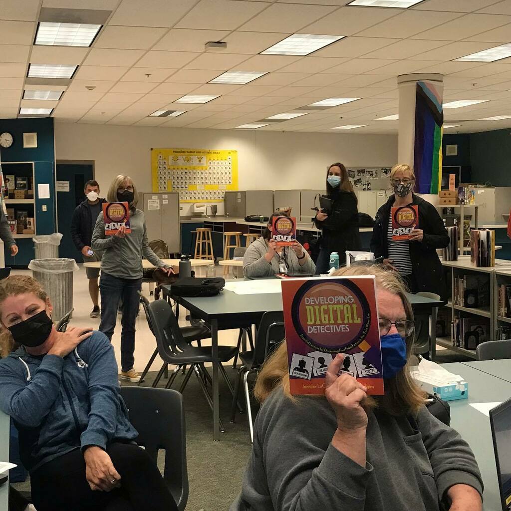 Library Girl - See Pinned Tweet tweet media