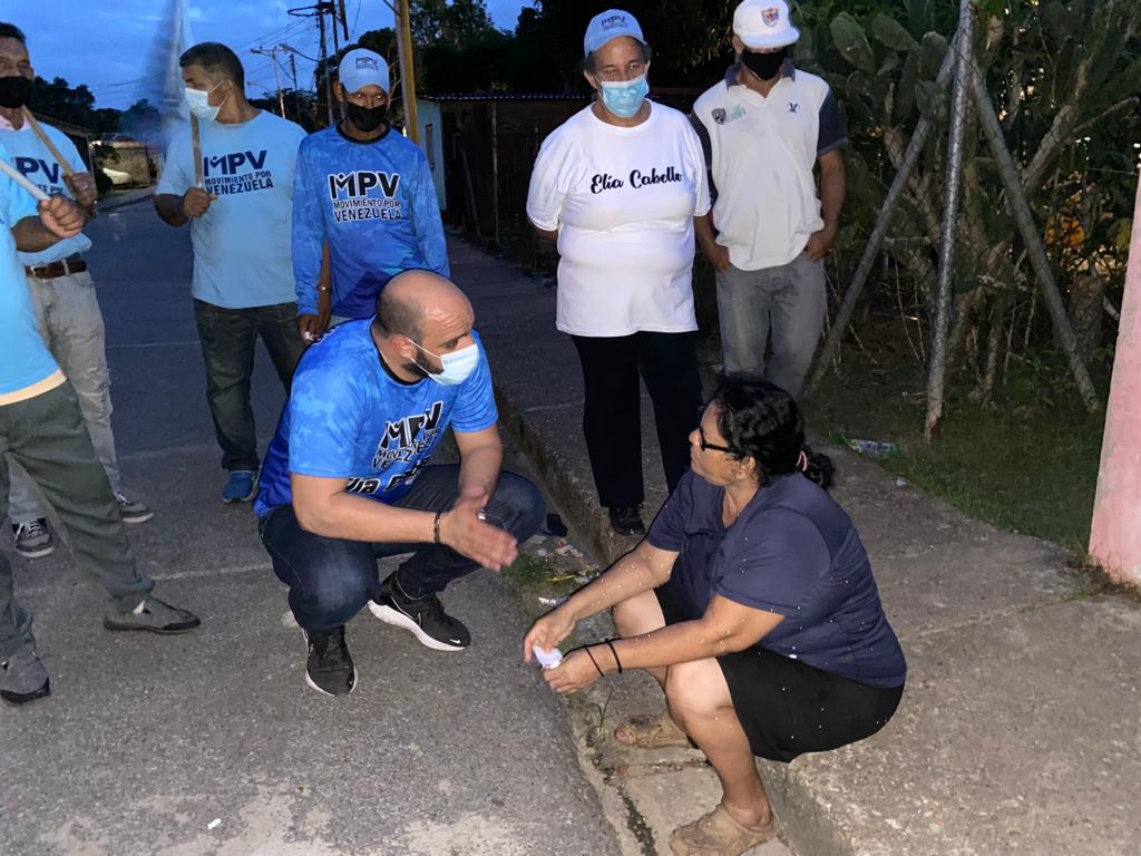 #8Oct Santa Elena de Las Cocuizas, una comunidad donde se hace evidente el desprecio de los maturineses hacia quien hoy dirige el municipio. 

Una comunidad sin agua, con basura por todos lados y sin alumbrado público a merced del hampa, un caos total. 

#SomosUnEquipo Maturín.