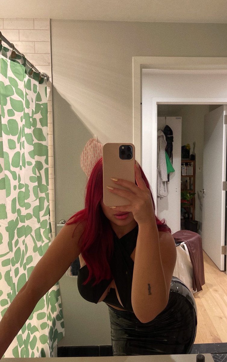 DRTYGLM's tweet photo. red hot chili pepper https://t.co/nitWKuvDpT