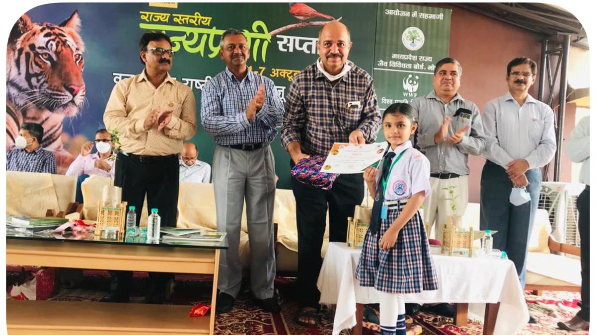 46Plot's tweet photo. We are glad to announce, Ms.Ishika Sharma(III) has been awarded for securing the 3rd position in the “Just a minute video” on  WILDLIFE organised by Van Vihar National Park, Bhopal
#vanviharnationalpark #vanviharbhopal #wildlife #independencedayofindia2021 #75yearsofindependence https://t.co/HqHQ9f6Pjt