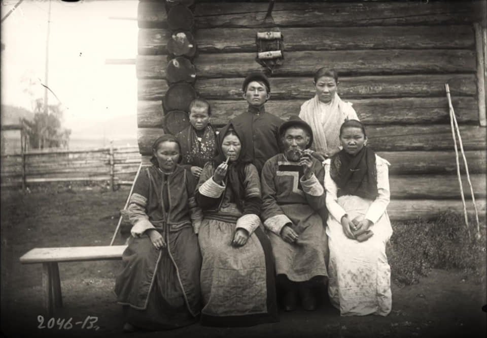 enguunee93's tweet photo. Өвөр Байгалийн хязгаарын Тунгусууд 
(1912 он)
~ ᠶᠥᠩᠰᠢᠶᠡᠪᠥ ᠬᠥᠭᠵᠢᠯ https://t.co/0nxgAIsgAJ