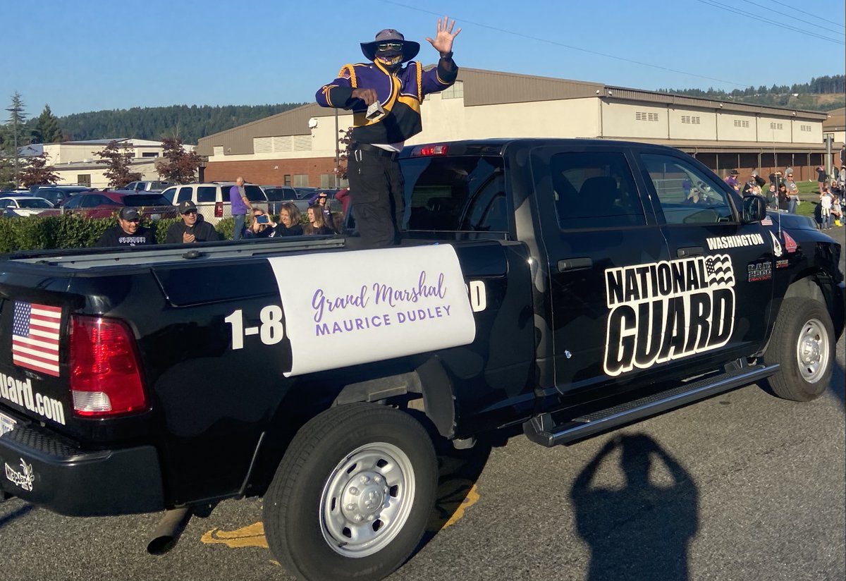 sumnerni's tweet photo. Still having a few website glitches but here's a few photos from today's HC parade. Will try to upload more tomorrow along with game story from tonight. Below see Grand Marshall Maurice Dudley! https://t.co/gpNg1Rfzoe https://t.co/lOeEAUjCLG