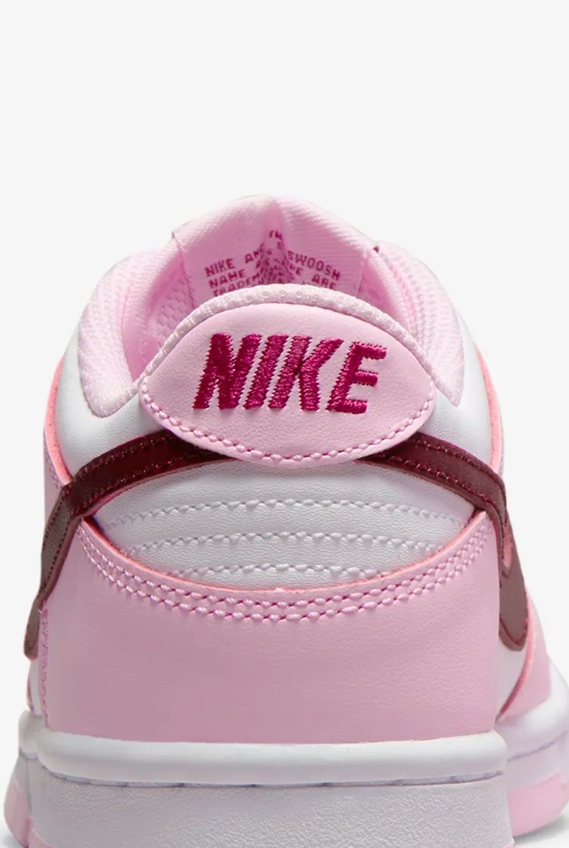 epenetus_w's tweet photo. NIKE DUNK LOW PINK FOAM                    
Ukuran Sepatu: US 5 Y / 37.5 / 23.5 CM
Harga 1.499.000 IDR #nikedunk #sepatu #Pink https://t.co/1BW9K4TikJ