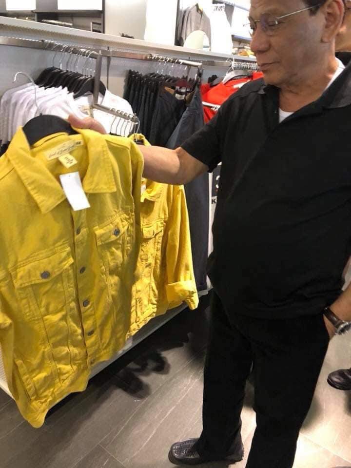 RudyOrtea's tweet photo. Kung ayaw na nina Leni at Kiko ng yellow, sina PRRD at SBG naman daw ang magdi-dilaw. 

Troll Master Level 999999😂 https://t.co/GunHeDZbpn