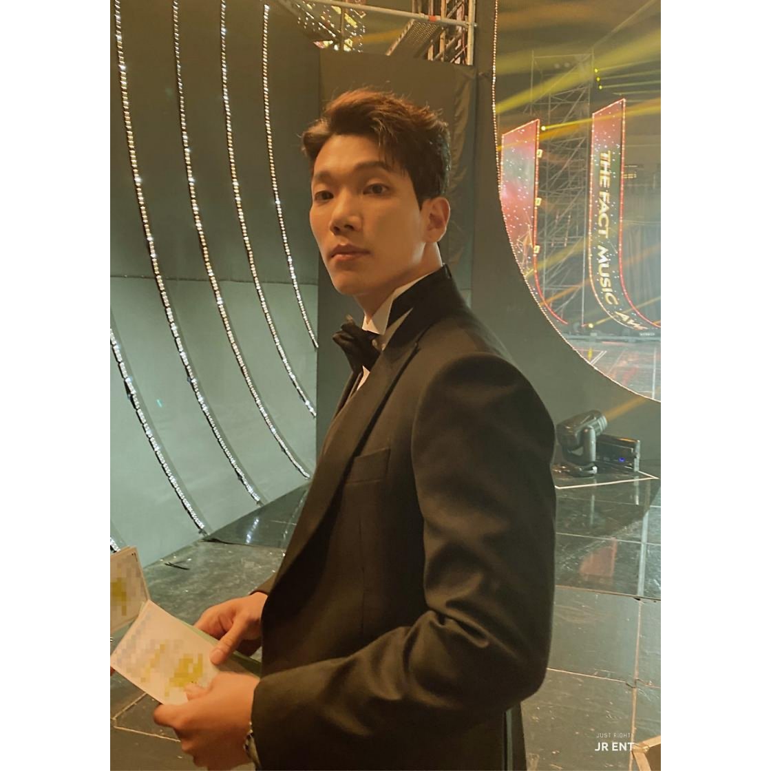 kknphofc's tweet photo. More behind the scenes photos of Kyung Nam at The Fact Music Awards from @/jrent2012 🥰❤️

https://t.co/lwZdqEHfZW

#KimKyungNam #김경남 #TheFactMusicAwards2021 https://t.co/MX1xX9KG9B