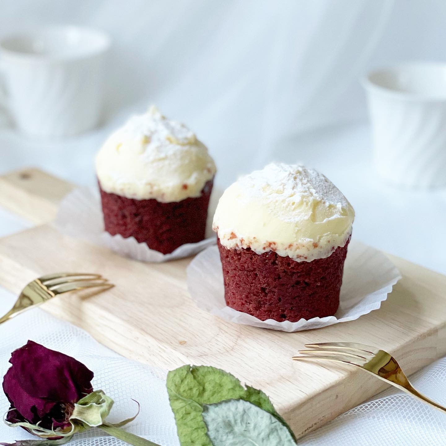 Twitter এ デパ地下のまおさん まおったー 京都河原町エリアのロンハーマンカフェで 日本では希少なレッドベルベットケーキを発見 クリームチーズのクリームトッピングでココア味 クリームも重過ぎずココア生地も超しっとり甘すぎない 生地の色味が自然な赤茶色