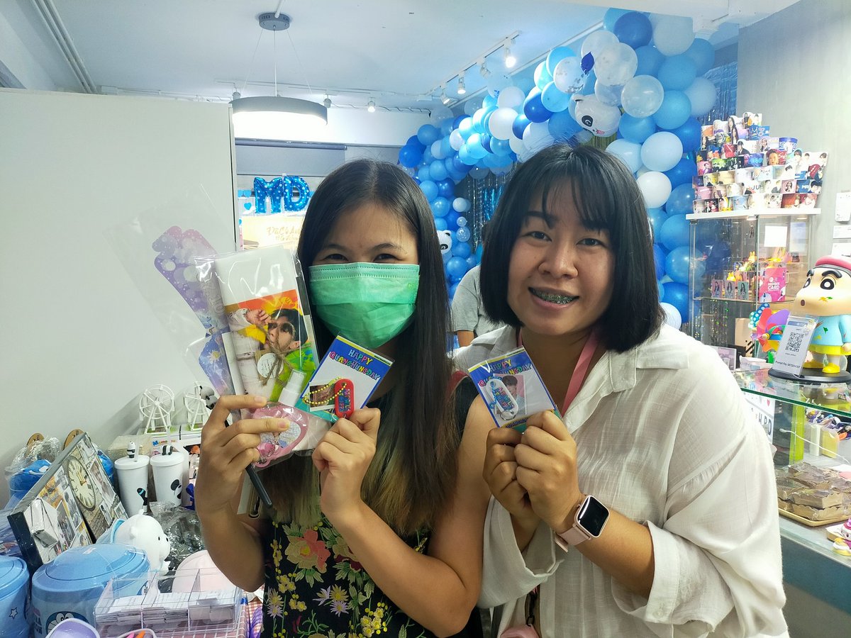 gallery_qhmd's tweet photo. ขอบคุณของขวัญน่ารักๆจากMuzik @rm_muzik  ที่ส่งมาให้ทางทีมแอดมินมอบให้แก่Muzikที่มาร่วมงานนะคะ
#QuanghungHBDGallery 
#quanghungmasterd 
#Muzik https://t.co/uXArrDd6L0