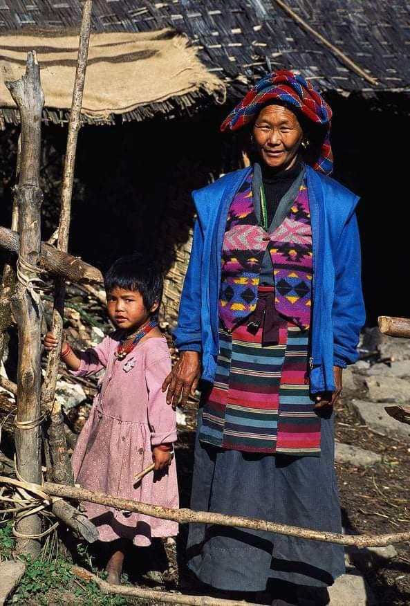 enguunee93's tweet photo. Тангудын хойчис Шэрпачууд 
ཤར་པ Шерпа гдг нь Дорнод зүгээс ирсэн хүн гсн үг.150 мянган хүн амтай,Балба Түвд, Бутан,Энэтхэг Гималайн уулархаг газраар амьдардаг үндэстэн.Монголчууд Тангуд улсыг мөхөөсний дараа Өвөр Монголын баруун хэсэгт нутаглаж бсн
ᠶᠥᠩᠰᠢᠶᠡᠪᠥ ᠬᠥᠭᠵᠢᠯ https://t.co/lwRE8FeXVp