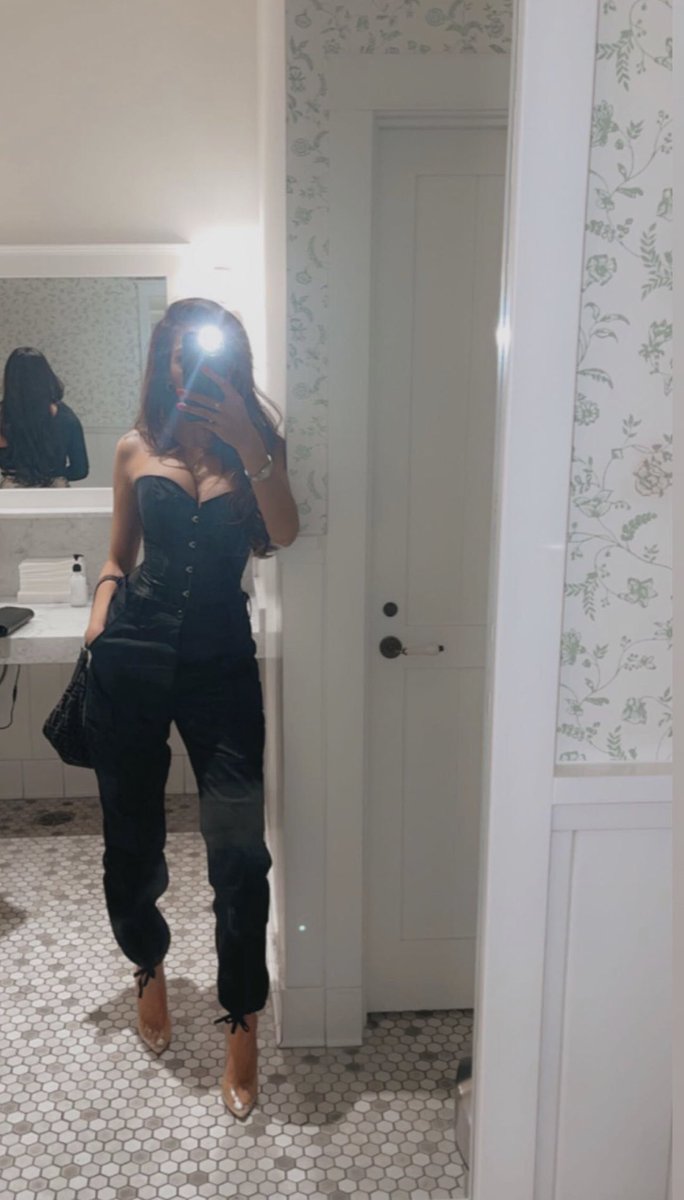 lareinaLO's tweet photo. Let the fun begin.🖤 https://t.co/vHiUoPZpEW