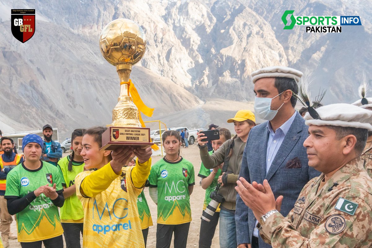 nunovalinhas's tweet photo. Faltava ver e conhecer taça das campeãs da 3a época da #GBGFL 🇵🇰(@gbgfl).
Na final, o #Chipurson ganhou 2-0 ao #Passu. https://t.co/AcU8MDDqeC