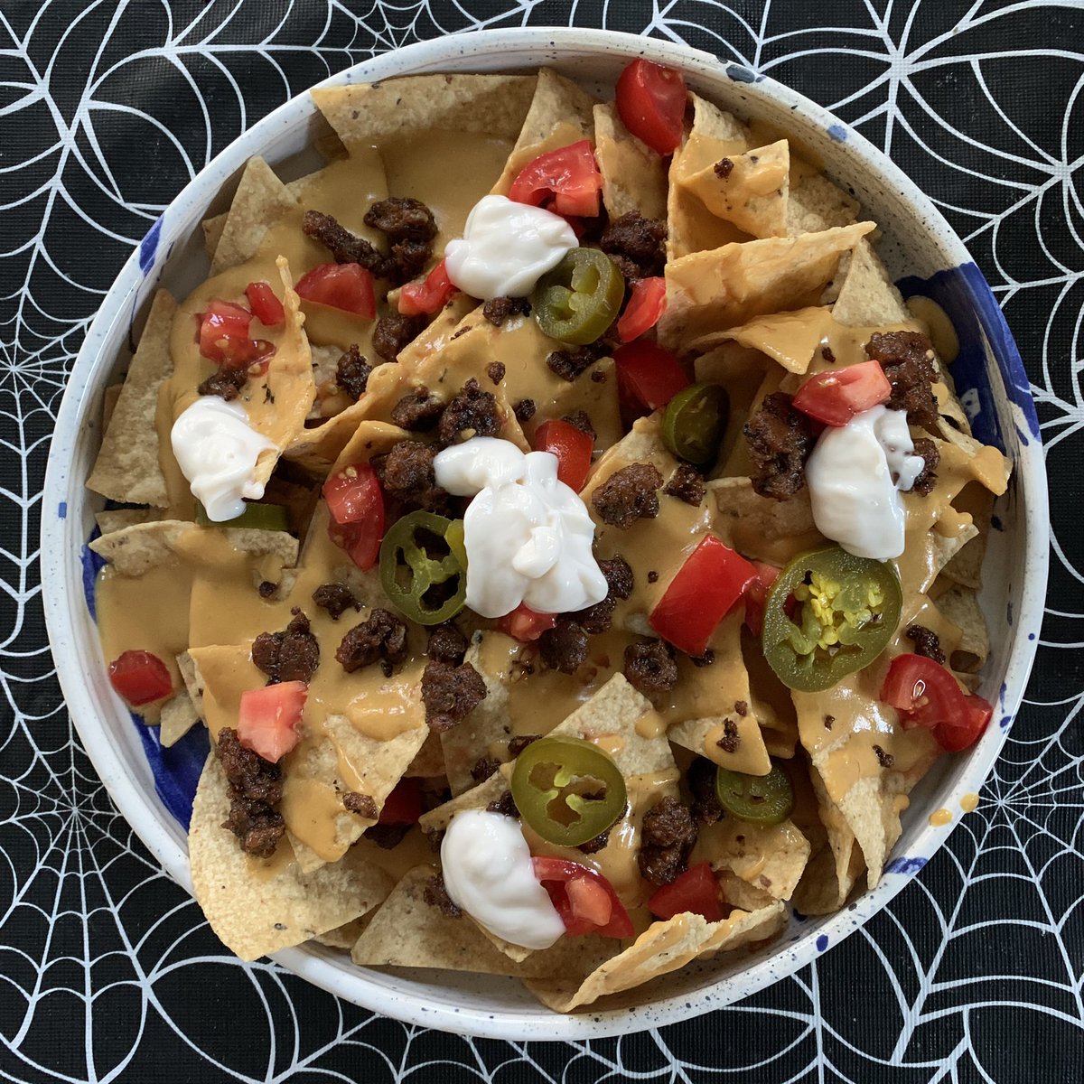 _janneal's tweet photo. I’m ready! @therealjoebob and @kinky_horror #HalloweenHoedown time! #blumhouse #halloweenkills #mutantfam #vegannachos https://t.co/Jq5q9w1sZF