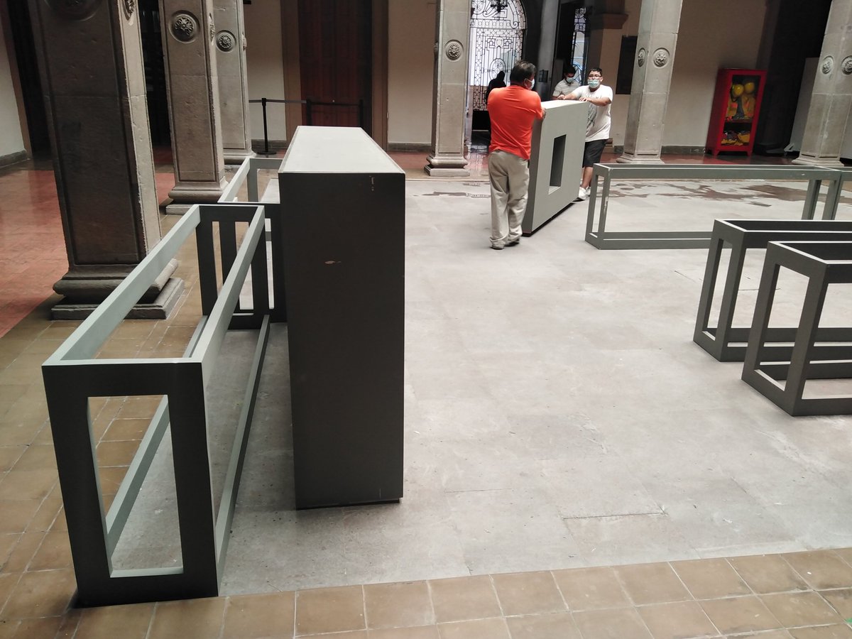 Eleonpadron's tweet photo. Trabajando en la adecuaciones en carpinteria para la próxima exhibición en el Museo del Palacio https://t.co/QoeK3TRl8c
