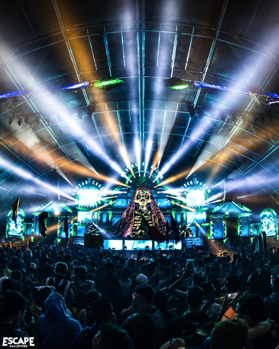 EscapeHalloween's tweet photo. Attention Goblins, Ghouls and all other freaks of the night, the ESCAPE HALLOWEEN MEGAMIX is here! 😈🔥 Prepare for encounters with the undead with #Episode321 of #NightOwlRadio! 🔊
Listen NOW with your host @PasqualeRotella!☠️ → https://t.co/BAPsmPYyib https://t.co/z0XgqKt2yz