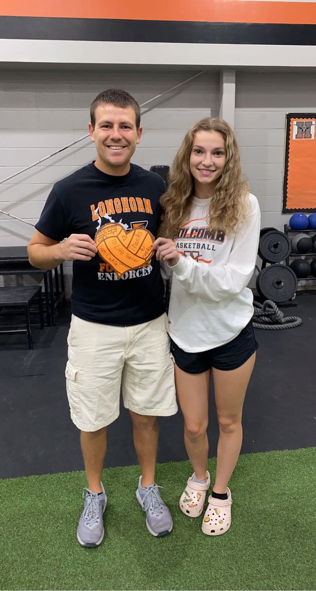 schuetzx2's tweet photo. Huge shout out to Mr. Teeter (little teeter) for always knowing how to make not only me but everybody smile and believing and pushing me to be the best I can be💕 #Longhornimpact @holcombvbsb https://t.co/mMCJGlvKw9
