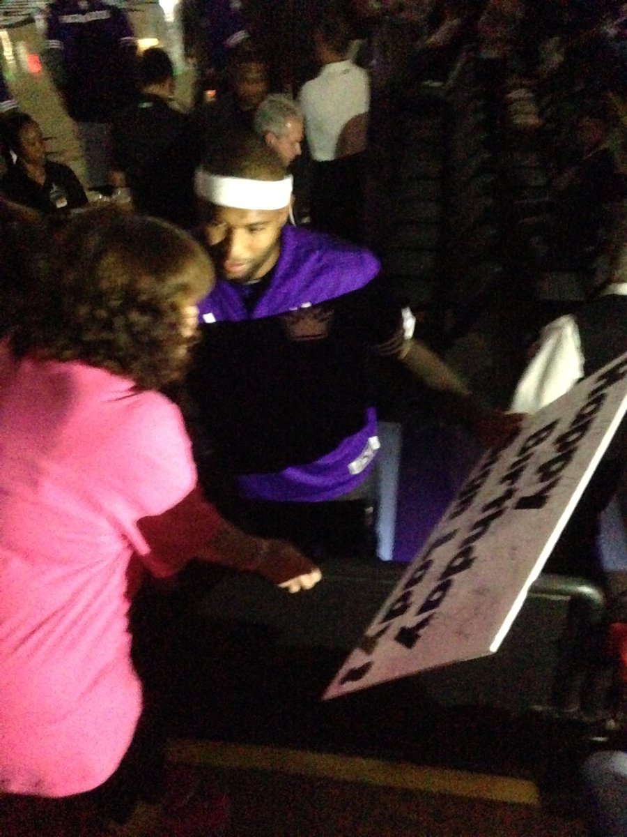 Kings_6thMan's tweet photo. Happy Birthday to my awesome wife. 💜 #LoveForSignLady https://t.co/EOU18zfMXP