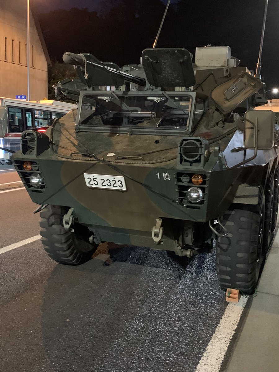 IRUKA3030's tweet photo. #自衛隊
装甲車が一般道で故障 https://t.co/kPw5waMKAz
