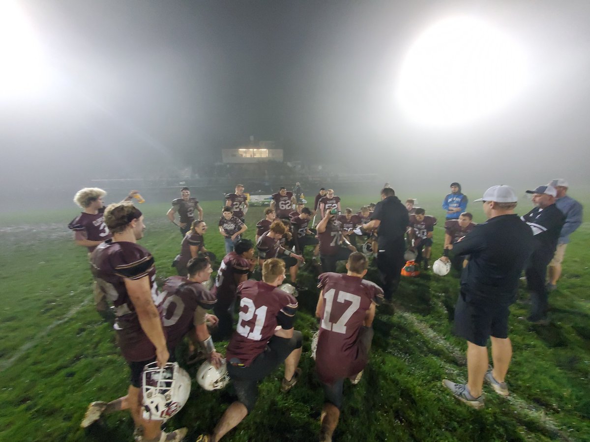 The Clippers hold on to win 28-20 against Mendon