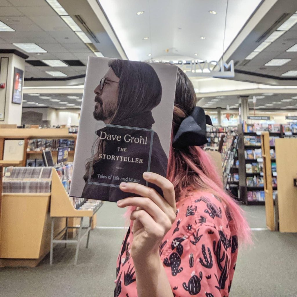 Dave Grohl - the storyteller, and awesome musician 🥁🎶 many know him from his work in the bangs Nirvana and Foo Fighters, but how many of us know Grohl personally? Well now you can dive deep into the story of his life in this brand new biography! 🧑‍🎤

#music #musicbiography