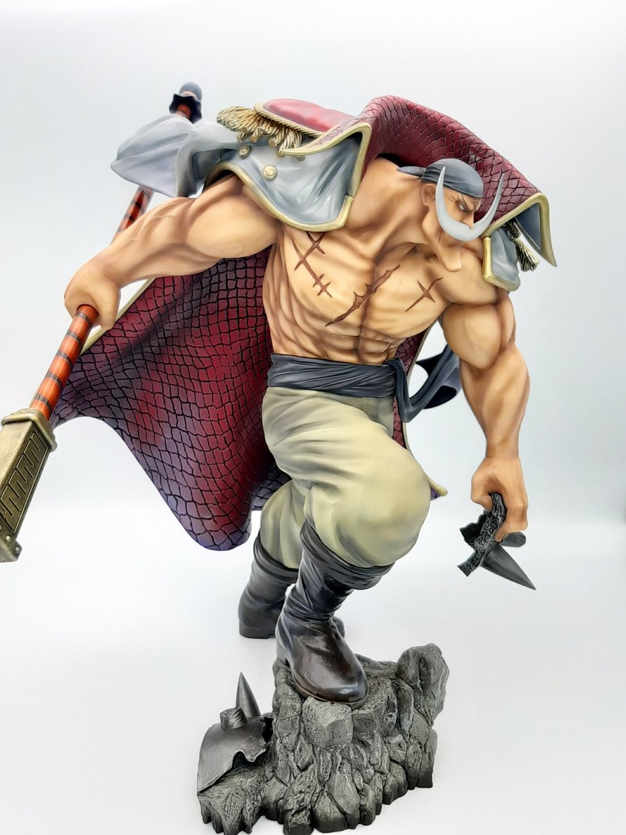 ハウル Pop白ひげをリペイントさせていただきました こちらロキ様 Jugadorloki よりご依頼頂いたのですが 高額フィギュアなのでめちゃめちゃ緊張しました T T 膝の傷を修復するとともに きれい目で迫力がでる塗装をさせていただきました ありがとう