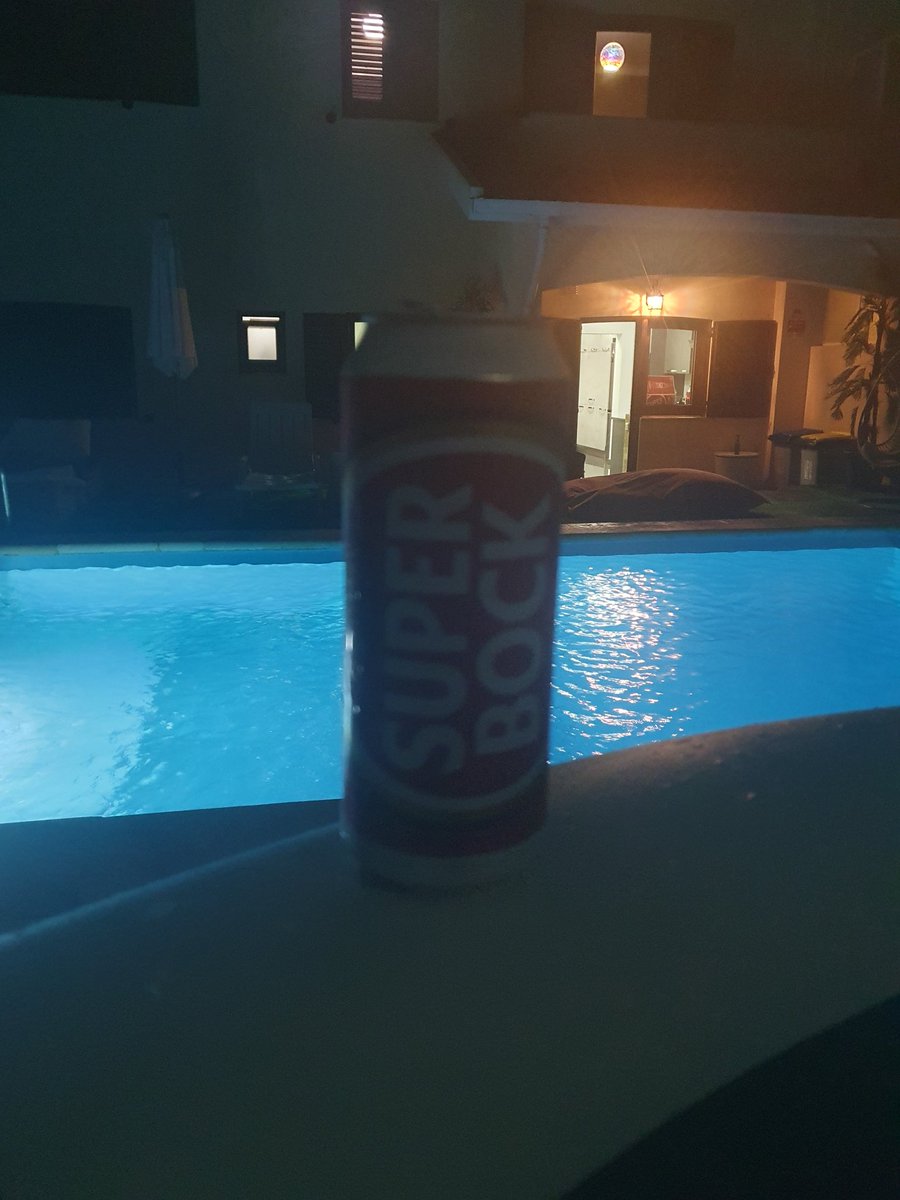 inodiepeveen's tweet photo. Lekker man, midden in de nacht in de jacuzzi met een Superbock https://t.co/c8li7oCa52