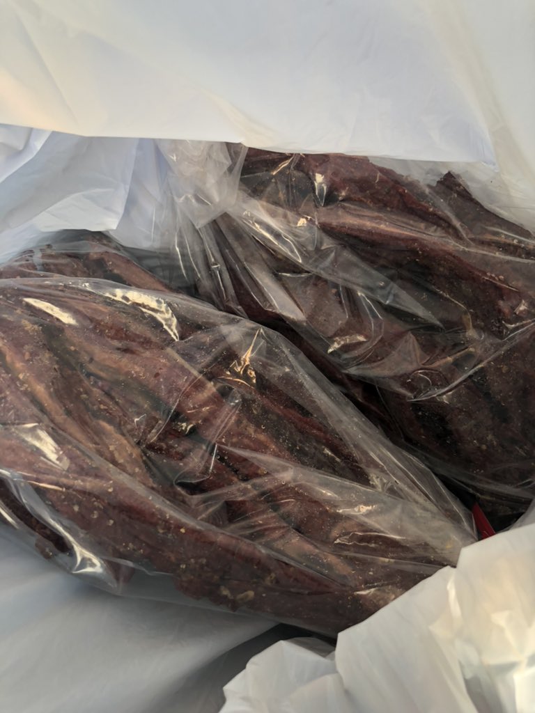C2theVO's tweet image. Me to spouse: “what’s for dinner tonight?”.
Me as the spouse: “you stopped at Wilhauk and grabbed a couple packs of ‘88 brewing, right?”
Me to myself: “dinner problem solved”. #dinnerofchampions #bachelorlife