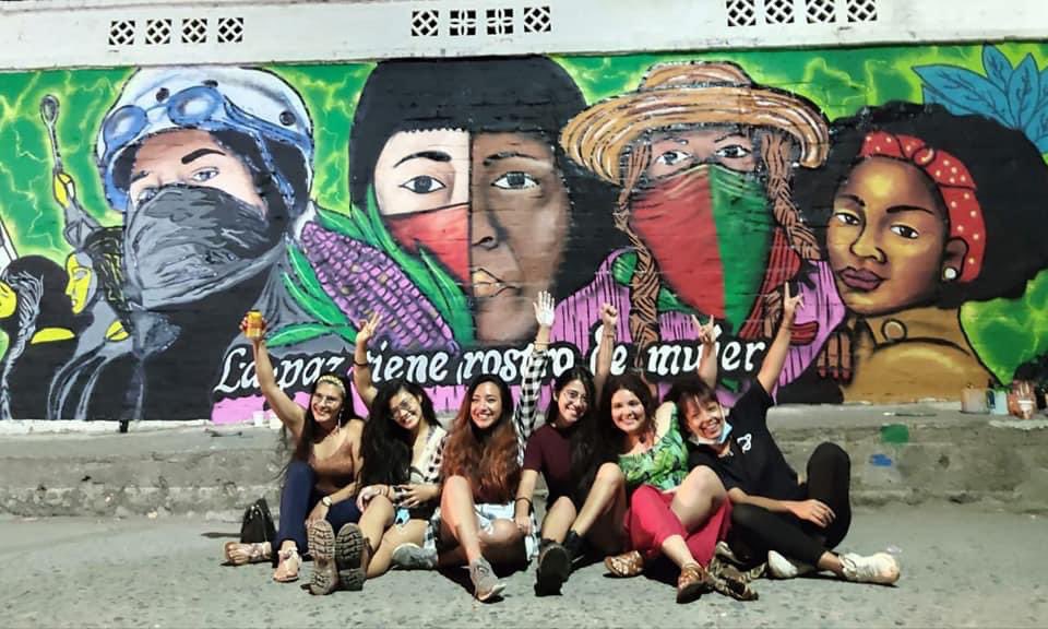 JuvenilHuila's tweet photo. Mural "La Paz tiene rostro de mujer" en el marco de la Minga Muralista por la No Repetición en el municipio de #LaPlata , liderada por el de Colectivo Aguante Juvenil - CAJ y el apoyo de la @ComisionVerdadC #Combativas #LaPazTieneRostroDeMujer #CEV #ComisionDeLaVerdad https://t.co/MRMuRKyEiU