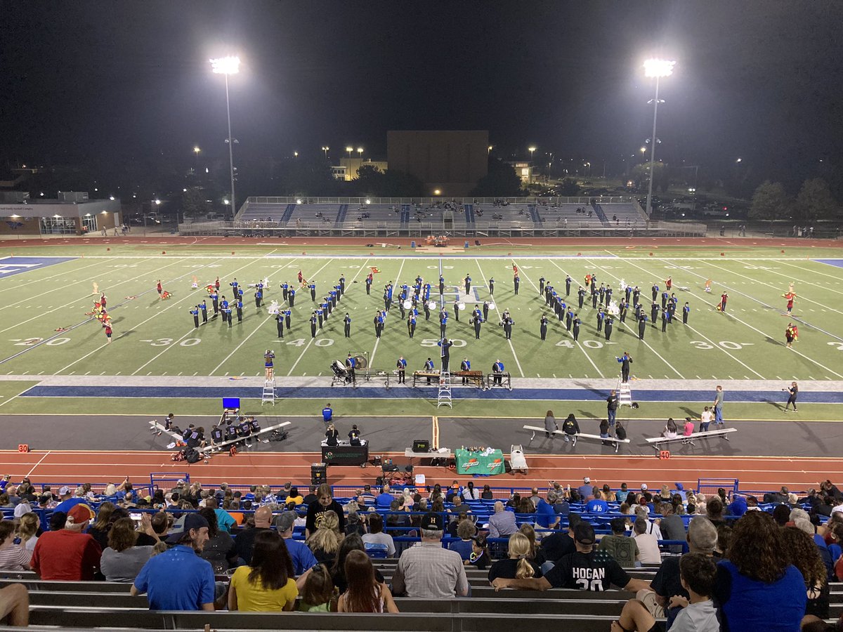 MrMacHHS's tweet photo. Great performances on senior night from the HHS and HMS bands! Great job Salthawks! #salthawkpride @HHS_Salthawks @salthawkad https://t.co/3oT9vHjEJB